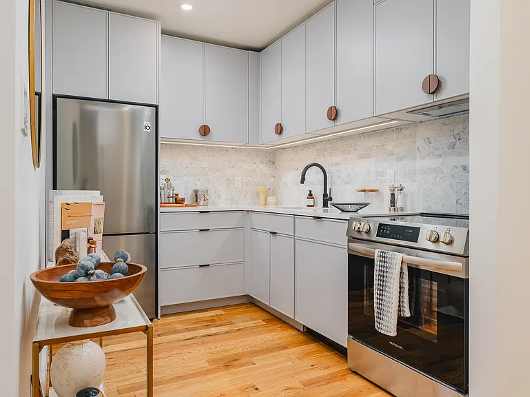 33 Franklin St #202 — Photo 2