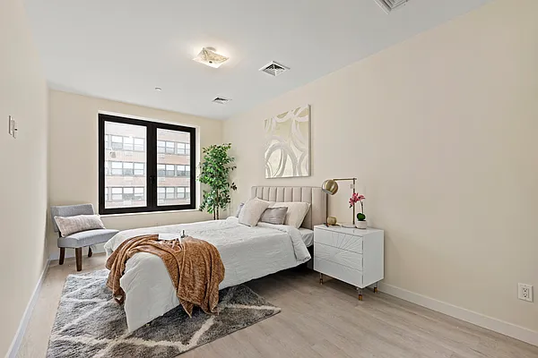 Sold by Nest Seekers International | media 17