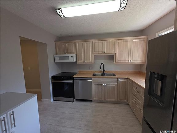 2nd image of UNIT 203-445 Pendygrasse ROAD