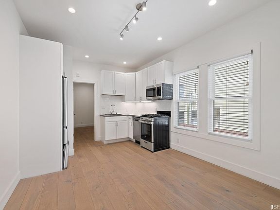 4th image of 737 Ashbury St APT 1