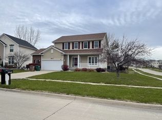 4605 Meadow Valley Dr, West Des Moines, IA 50265