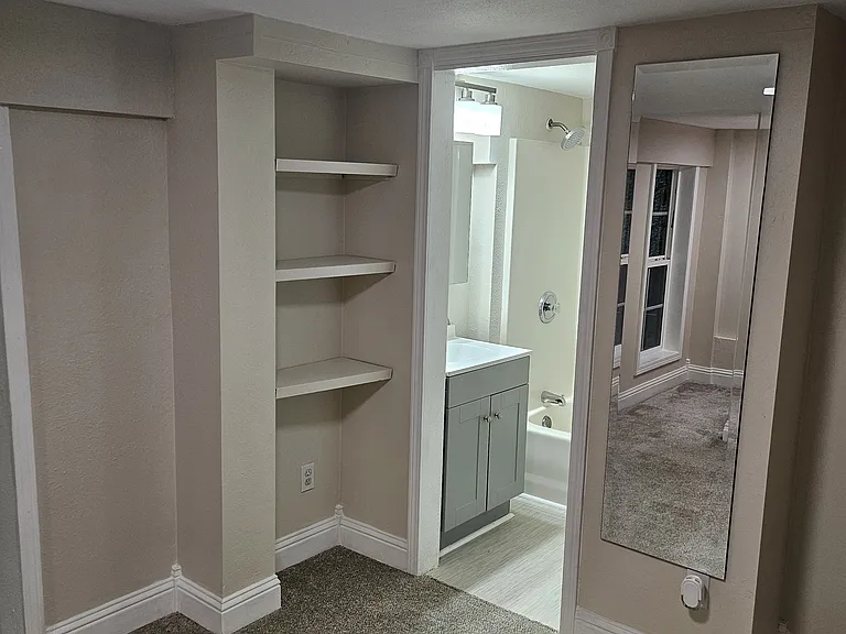 27 Avenue Ln #B — Photo 8