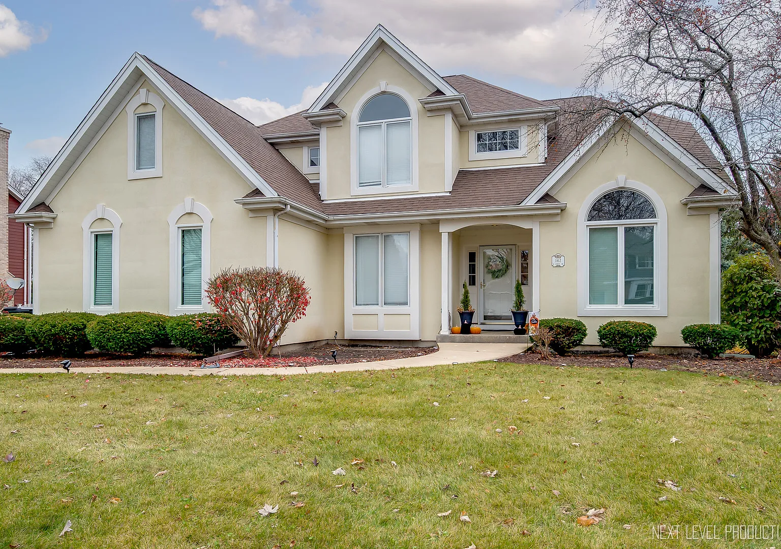 4 bed, 2.5 bath, 2274 sqft, $4,700 — Photo 1