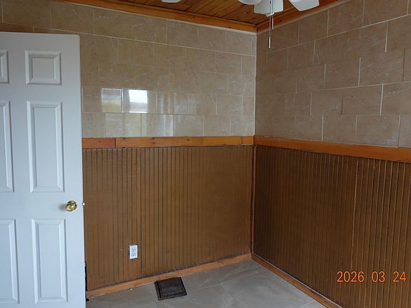 5th image of 19200 Blackmoor St