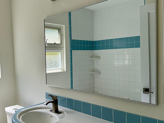 5th image of 1082 Lupin Way