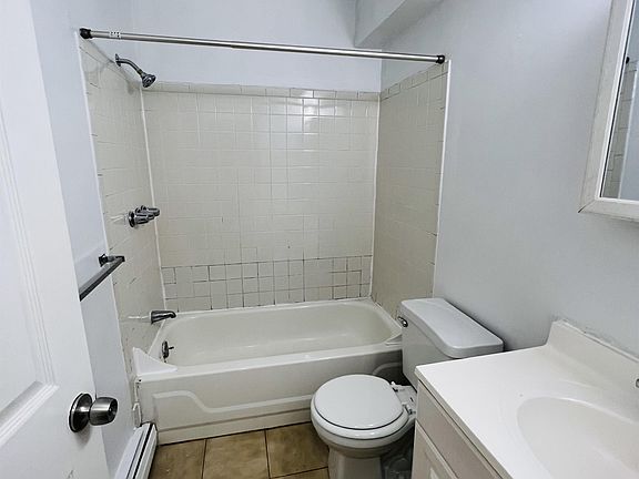 5th image of 308 Hudson Ave