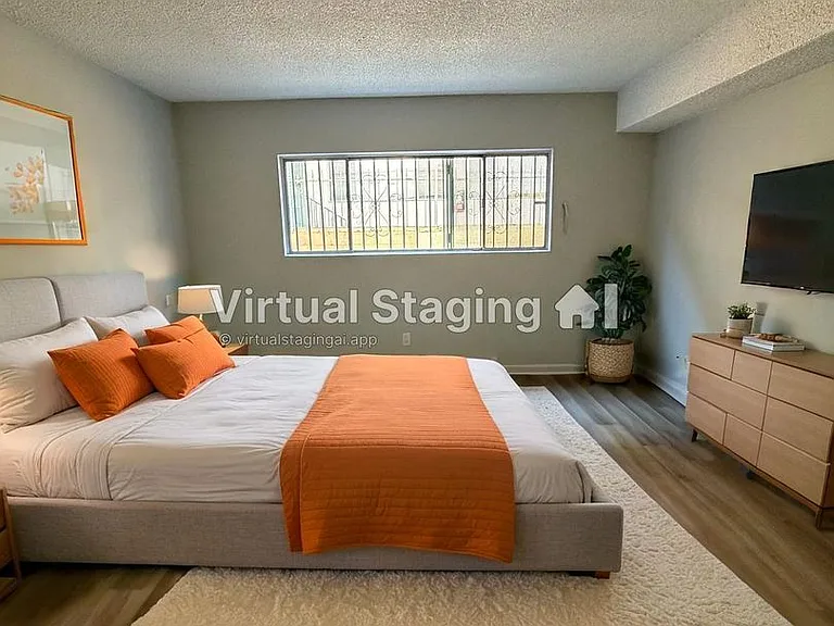 1443 W 105th St — Photo 3