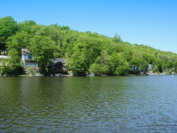 Peaceful cove  This is a quiet setting + the main lake is just around the bend