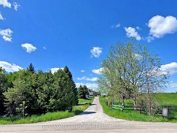 2nd image of 1315 Scugog St #2
