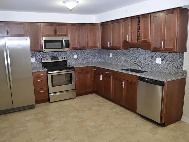 20 Lawrence St #19 — Photo 1