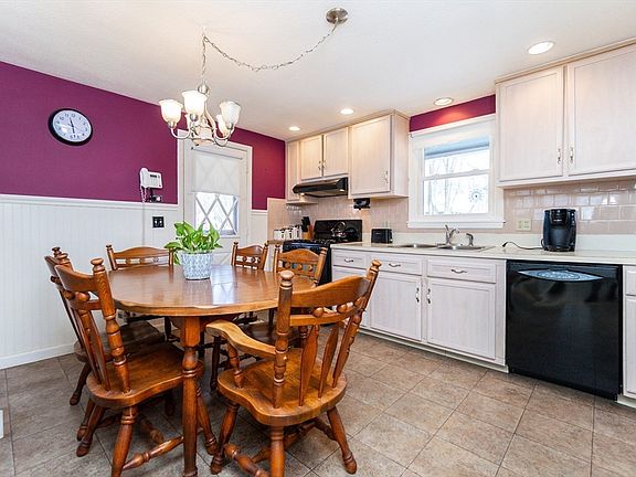 5th image of 20 Cornell Dr