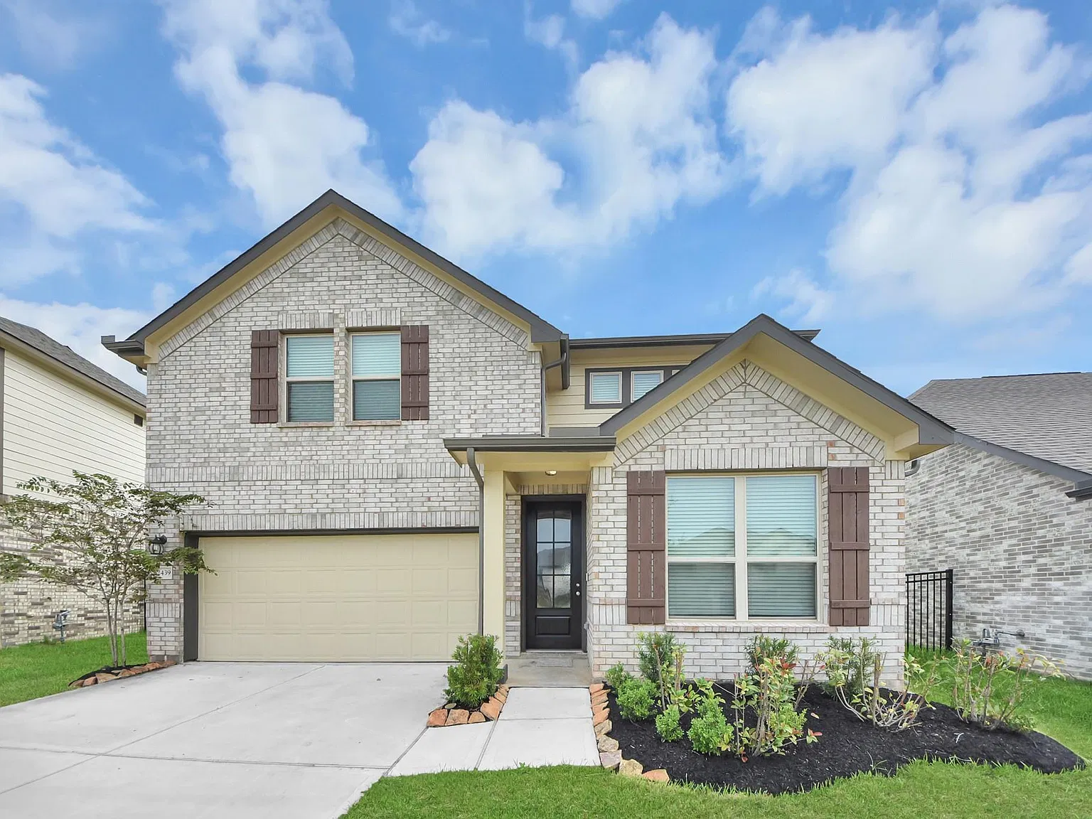 5 bed, 2.5 bath, 2382 sqft, $3,200 — Photo 1
