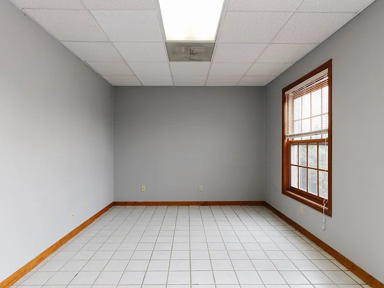 Spacious Northside Apartments — Photo 16