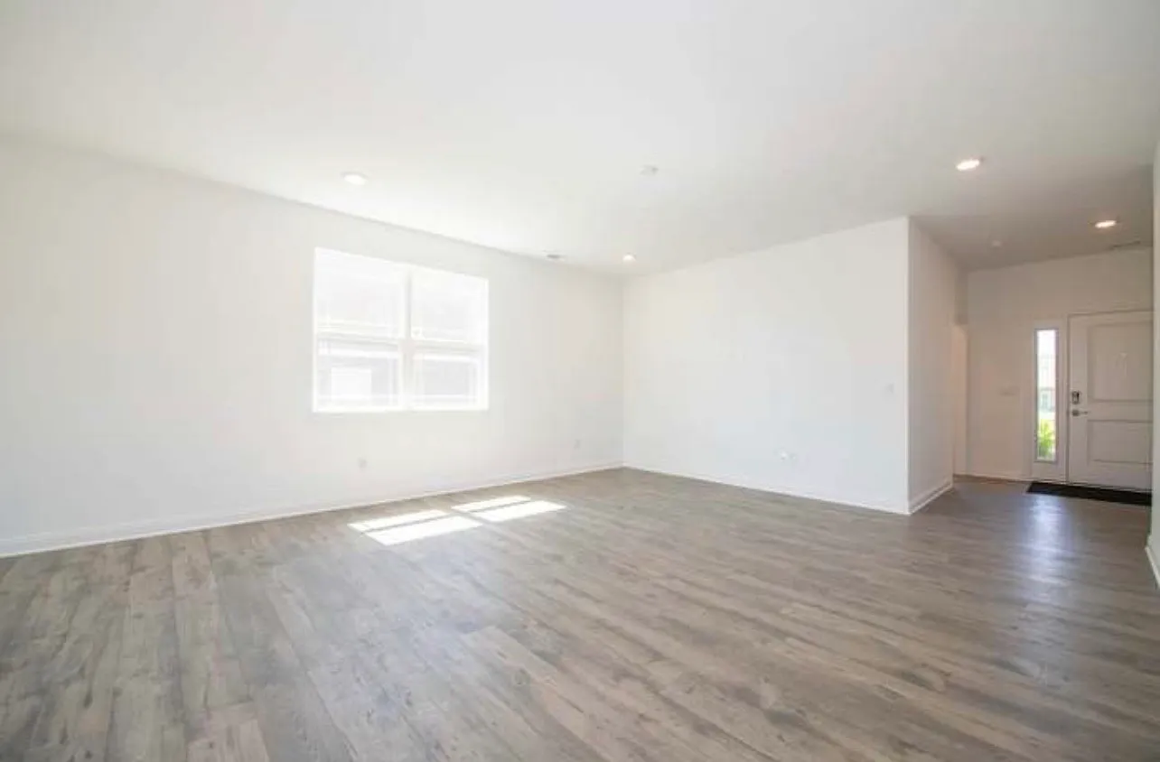 2 bed, 1596 sqft, $2,299 — Photo 3