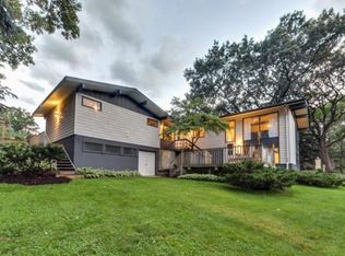 555 Varner Cir N, Minneapolis, MN 55427