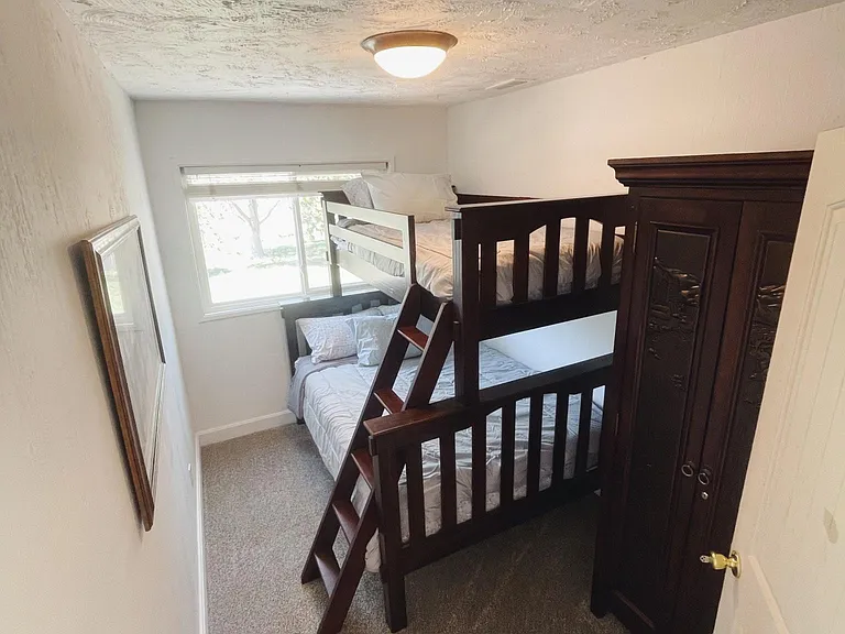 220 N Center St — Photo 5