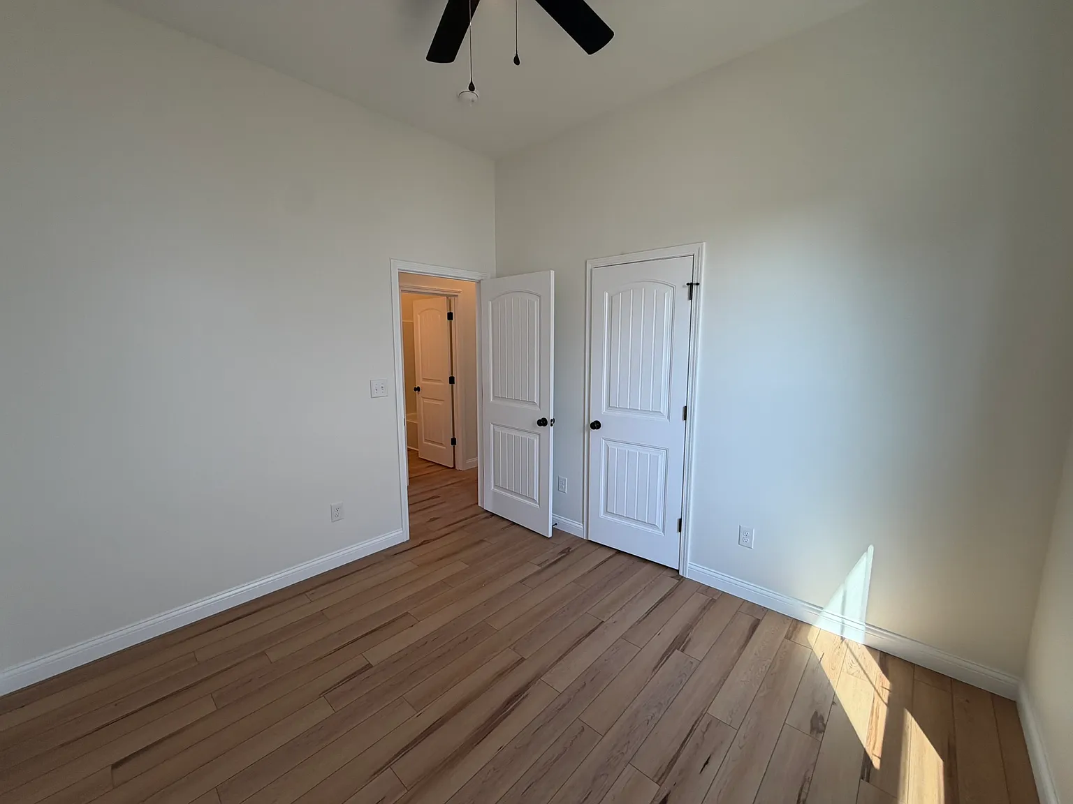 3 bed, $1,500 — Photo 4