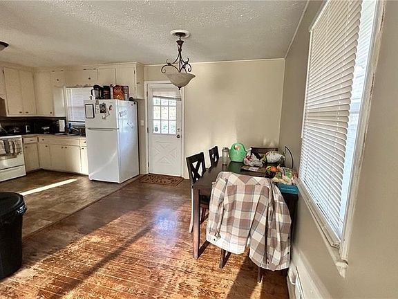 3rd image of 10114 Beacon Ave