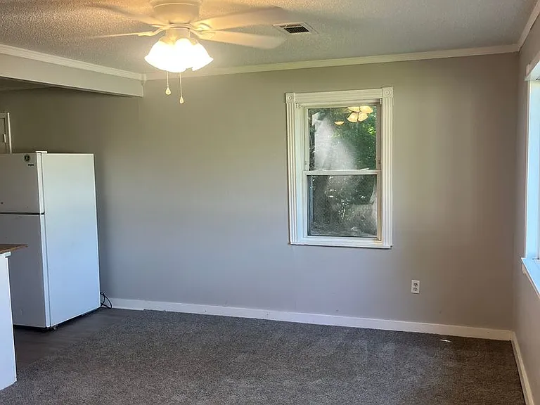 610 N Fir St — Photo 30