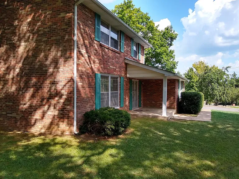 102 Marseille Dr — Photo 2