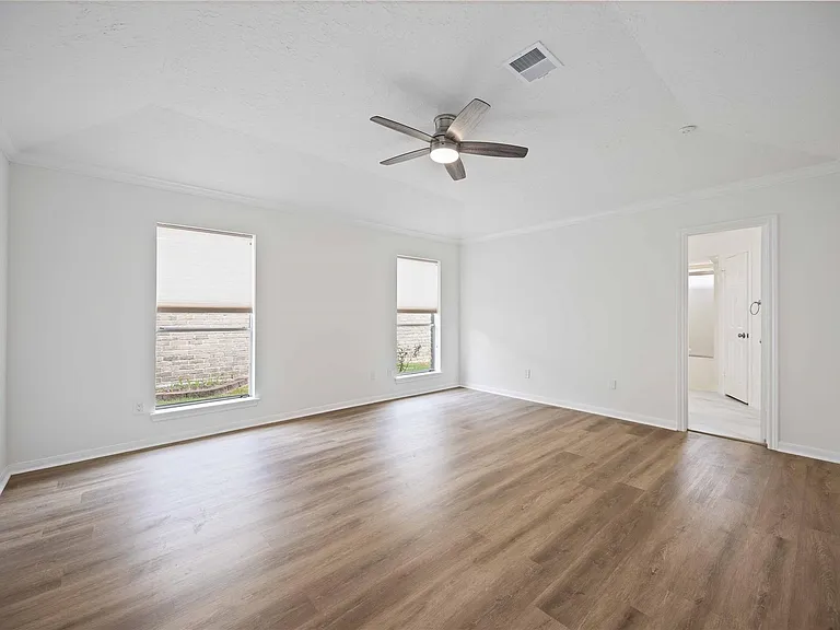 14143 Hillvale Dr — Photo 18