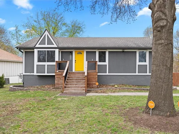 8005 Sunset Cir, Grandview, MO 64030