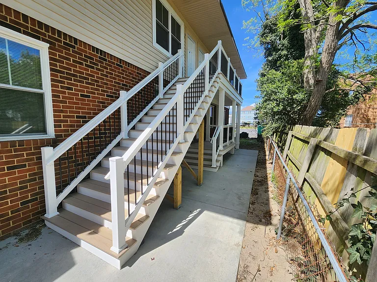 1216 Little Bay Ave — Photo 1