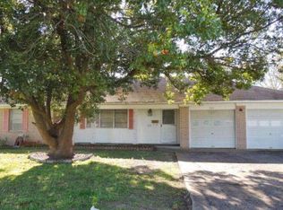 208 Evans St, Angleton, TX 77515