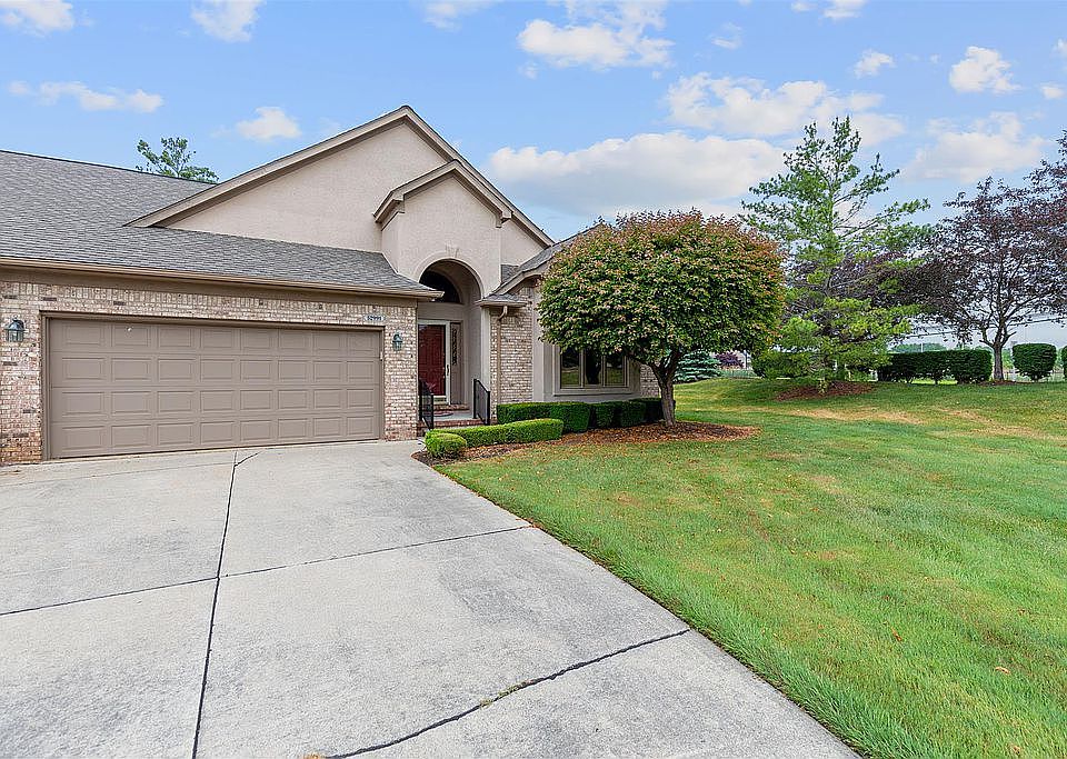 1st image of 52991 S Hunters Pointe Dr #16