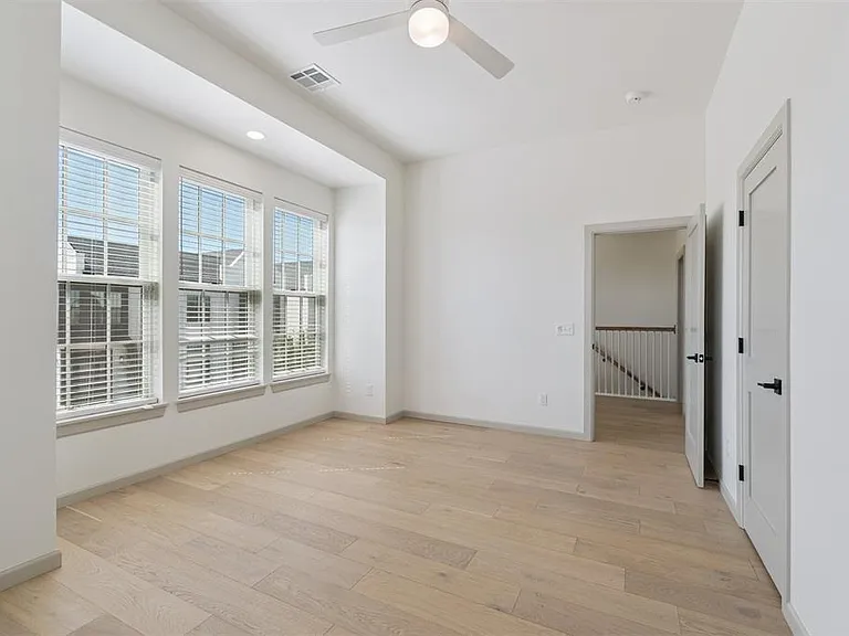 18835 Selah Way — Photo 39