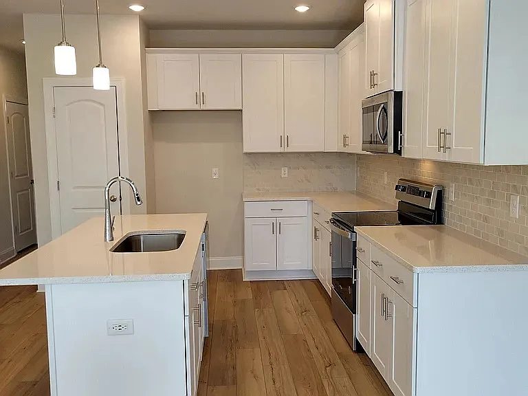 249 Netherlands Blvd — Photo 15