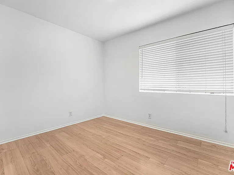 10393 Almayo Ave #5 — Photo 7