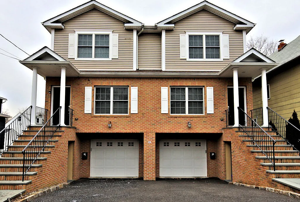 Apartment for Rent — Photo 1