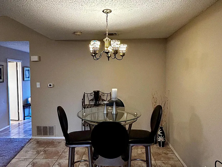 2237 Valleyview Blvd — Photo 12