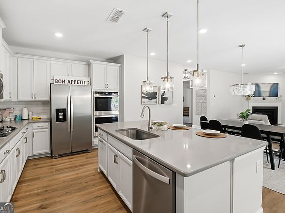 5th image of 3479 Jasmine Way SW