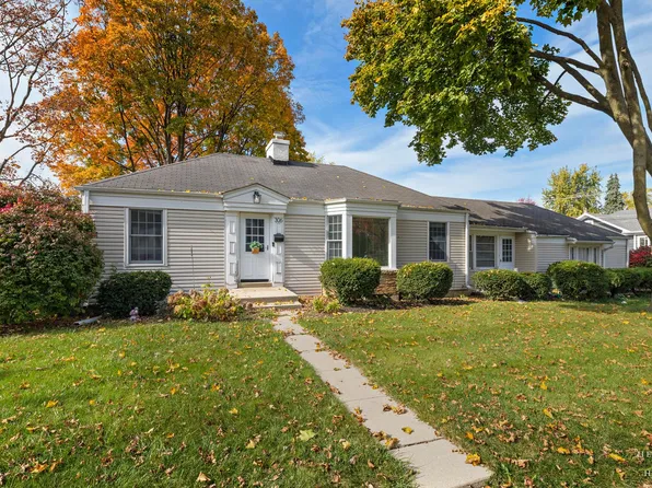 306 S Prospect St, Roselle, IL 60172