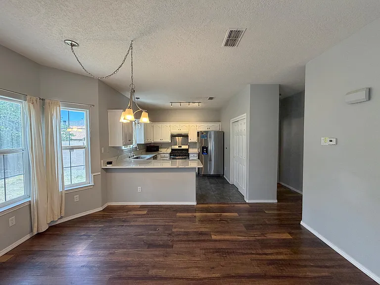 7300 Tricia Rd NE — Photo 9
