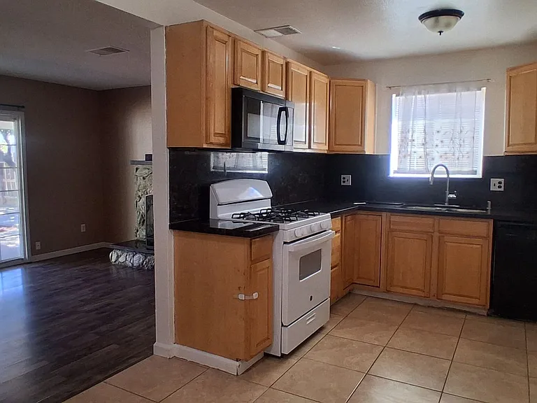 3013 Freedom Ln — Photo 2
