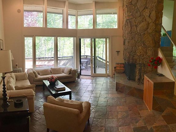 Light,bright living area w/fire place