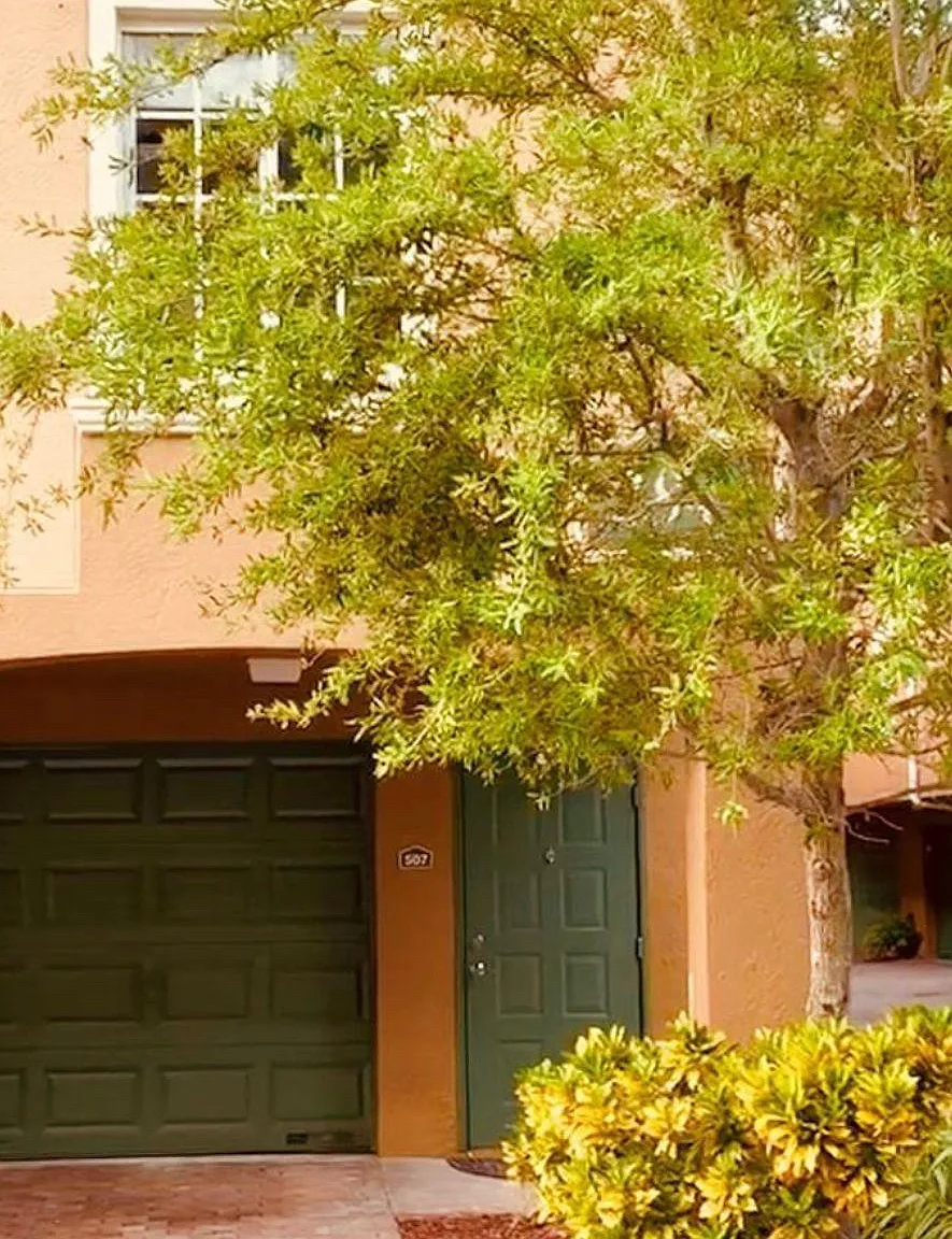 1 bed, 860 sqft, $2,200 — Photo 1