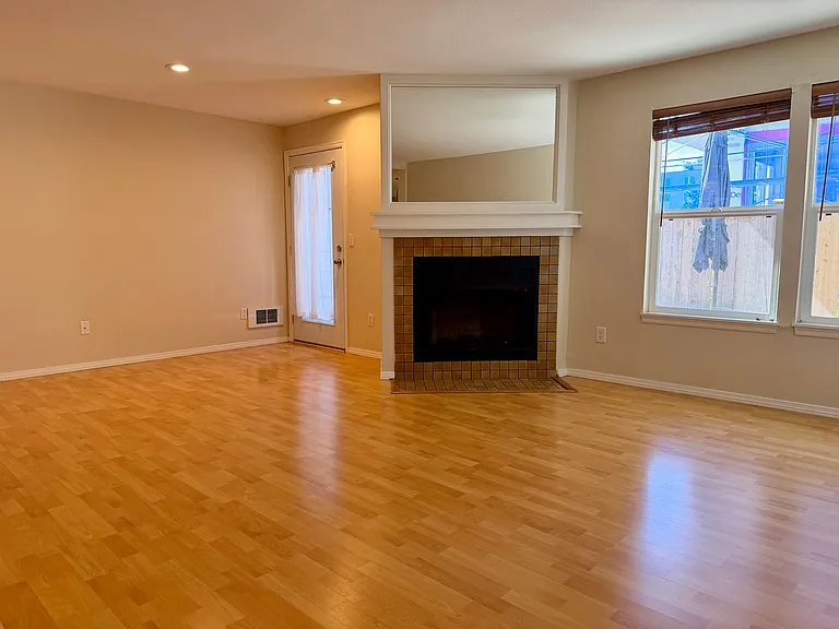 10001 NE 12th St #116 — Photo 9
