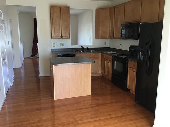 Kitchen wth appliances shown (Main Floor)