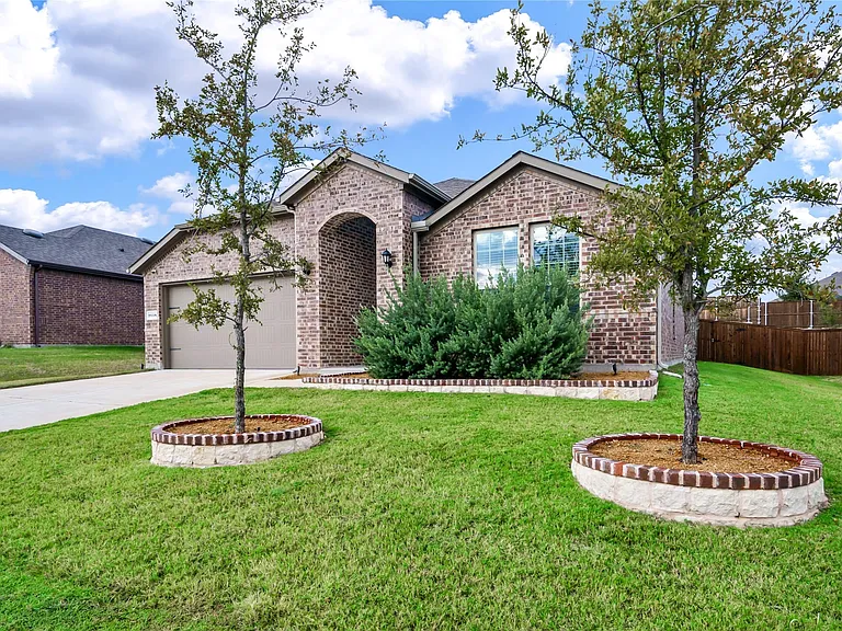2638 Azaleas Run Dr — Photo 1