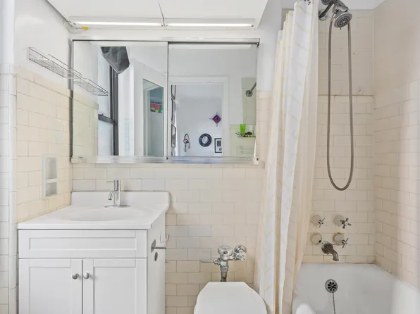 225 Central Park West image 5 of 5