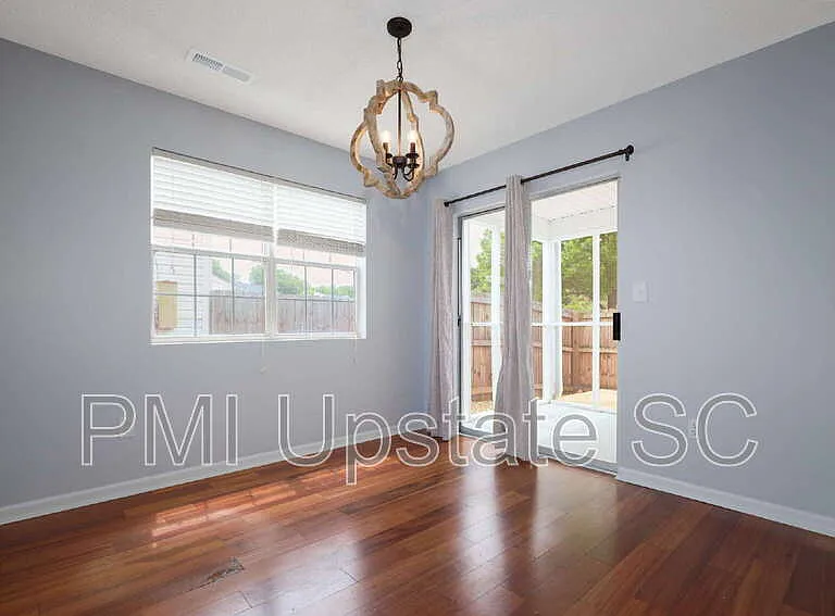 12 Hayfield Ln — Photo 5