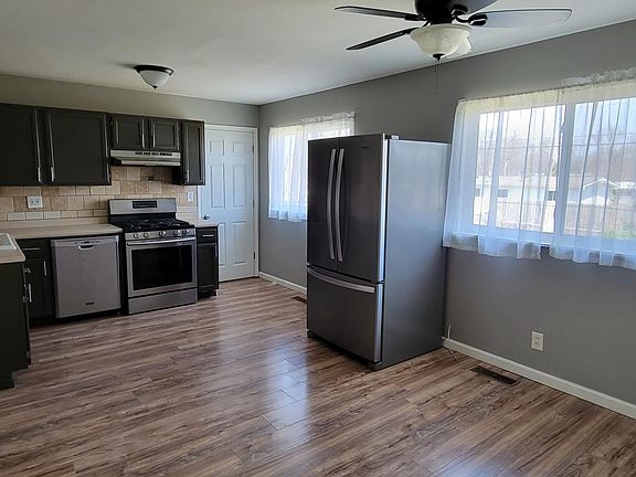 5th image of 1475 Estes Dr