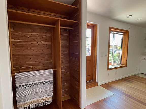 closet / bedroom space