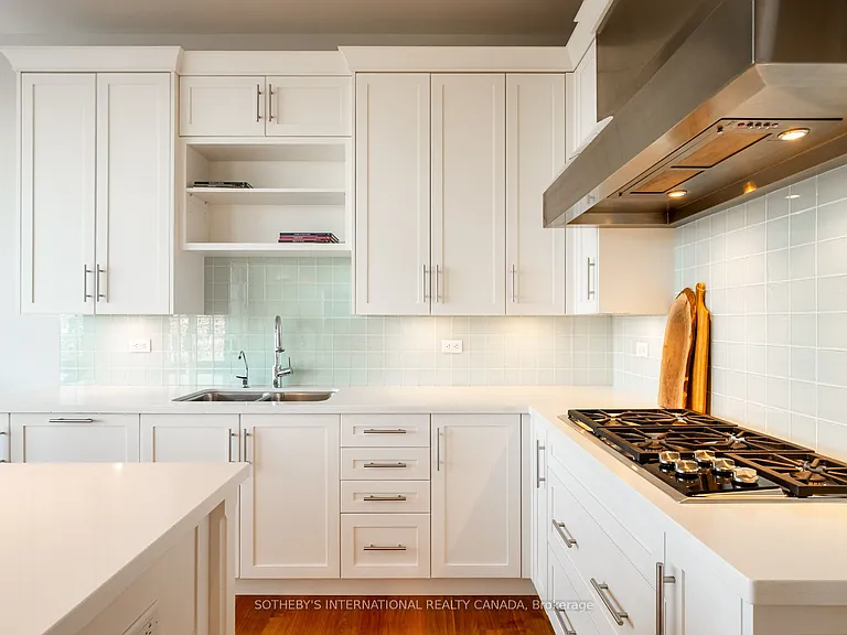 183 Wellington St W #4301 — Photo 16