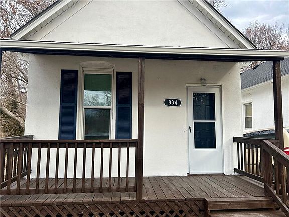 2nd image of 834 Ottawa St