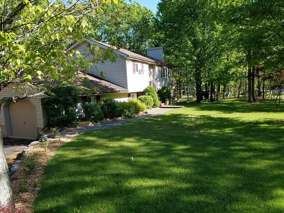 2nd image of 10 Stacey Ln